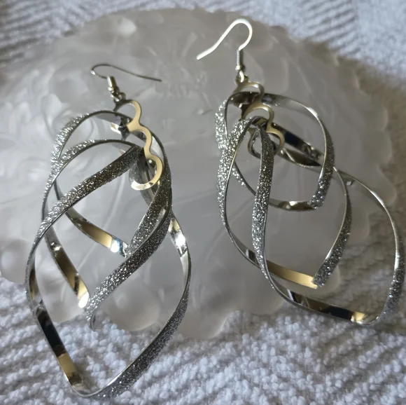 Swirl Geometric Earrings - Picture 7 of 8
